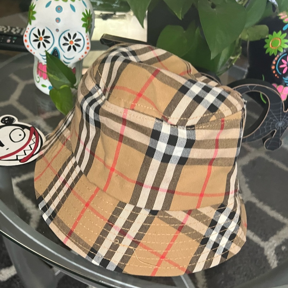 Bucket hat